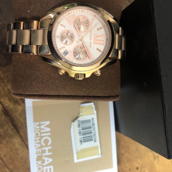Michael Kors Rose Gold Watch - Picture 4 of 7